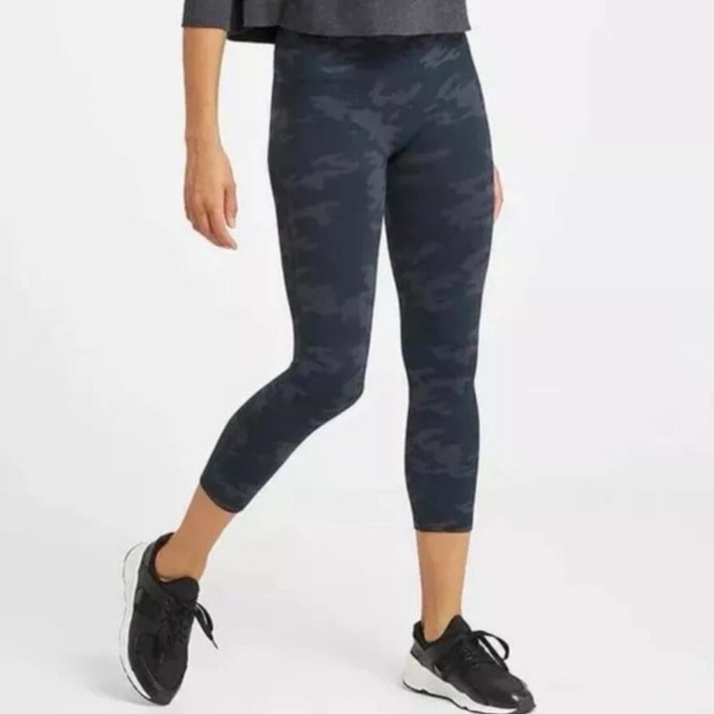 SPANX Look At Me Now Crop Leggings